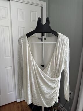 Vintage Josephine Chaus Woman 2X Ivory Textured Surplice Wrap Top Y2K Plus Size